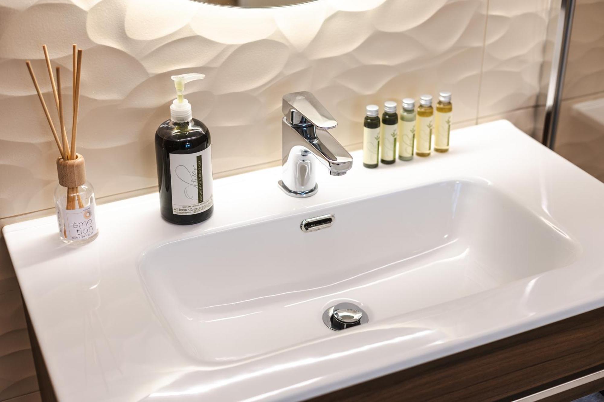 Boutique Apartments By Annalisa Torbole Sul Garda Exteriör bild